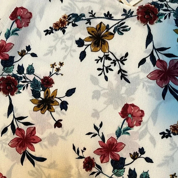 Cure off white flower print blouse - Picture 5 of 9